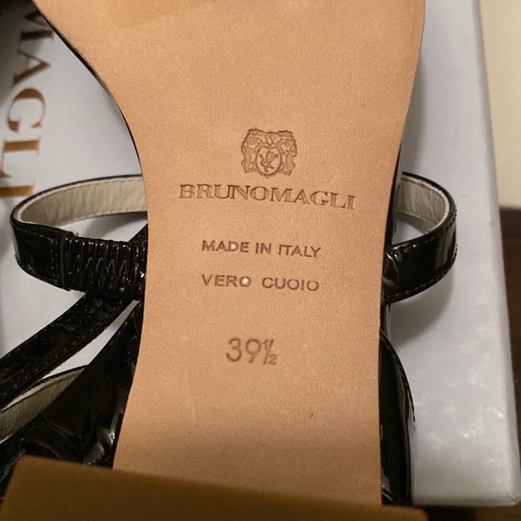 Designer beautiful Black Patent Leather sandals, Size 39.5. These are BNWT. - Picture 7 of 13